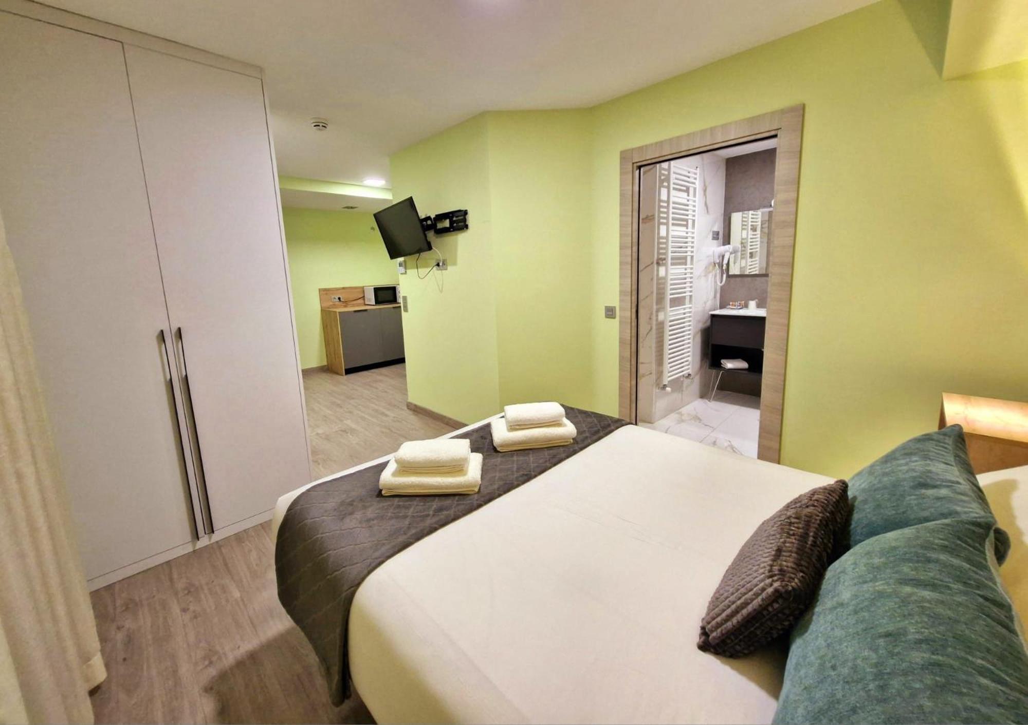 Feeling Home - Suites&Rooms Леон Екстериор снимка