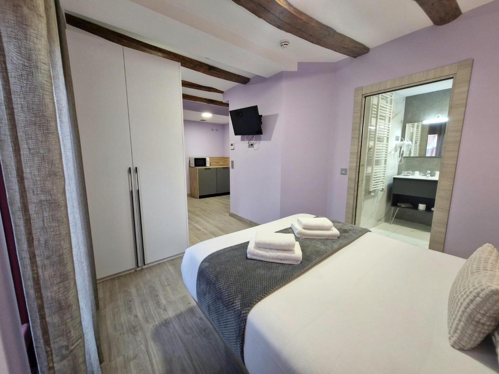 Feeling Home - Suites&Rooms Леон Екстериор снимка