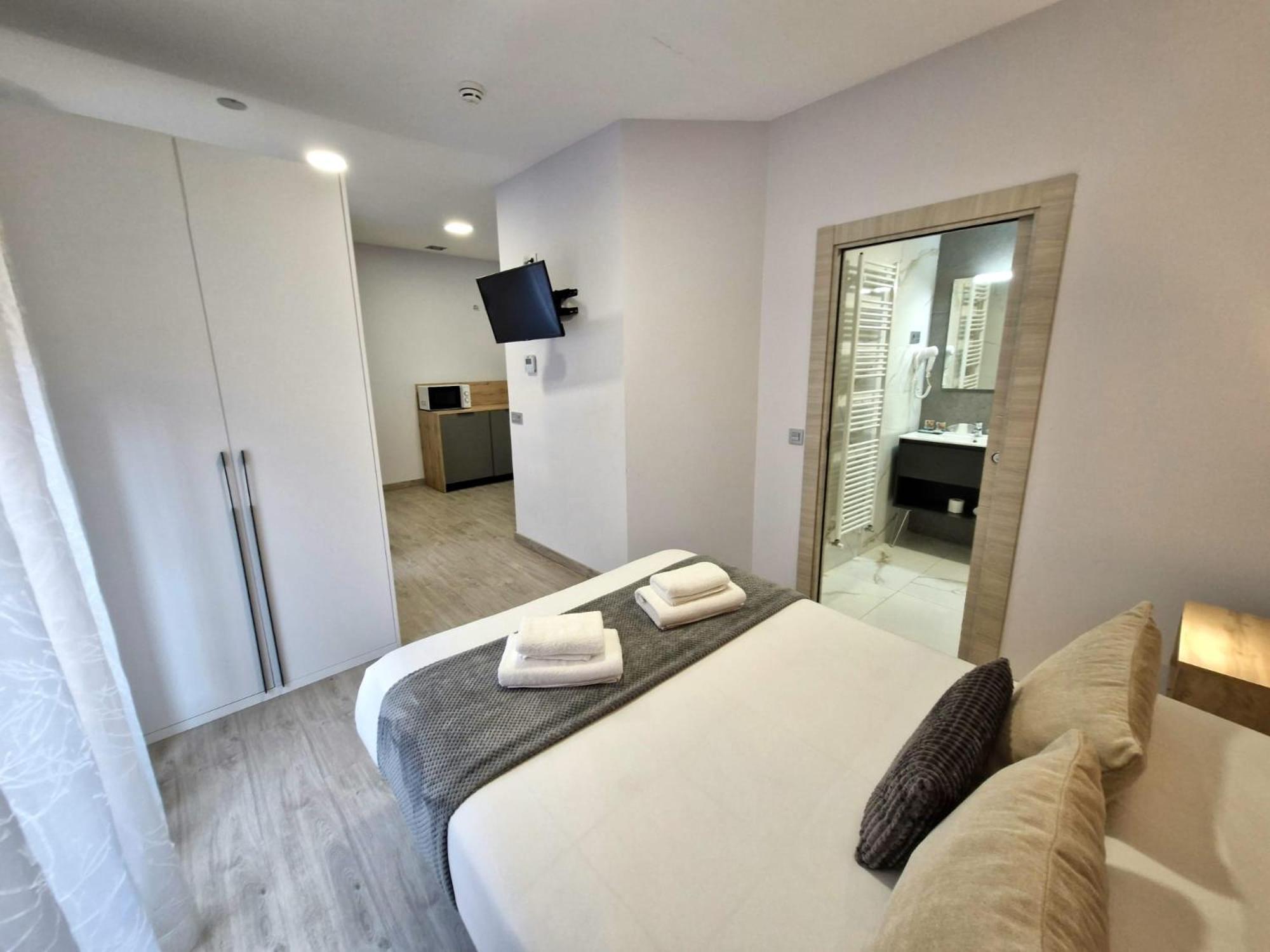 Feeling Home - Suites&Rooms Леон Екстериор снимка